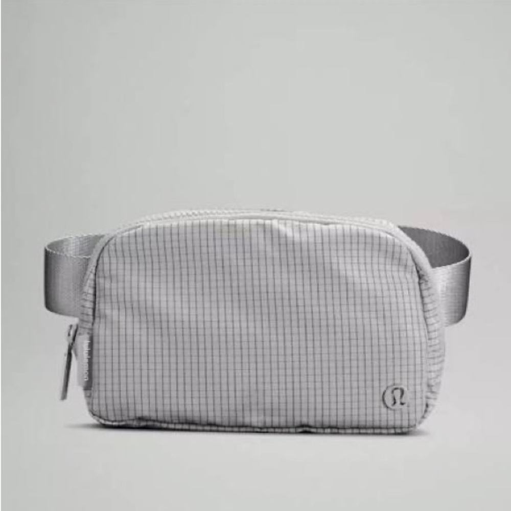Lululemon everywhere belt bag